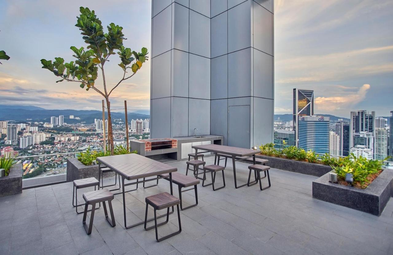 Royce Klcc, Center