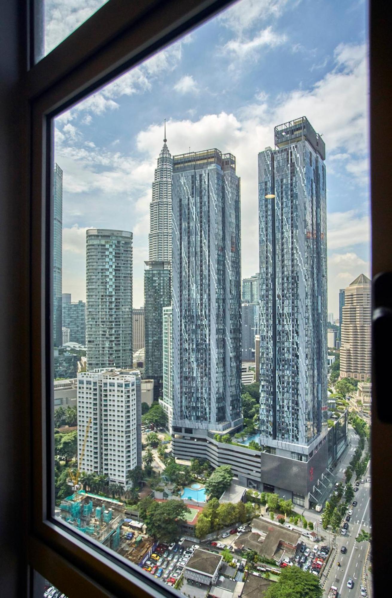 Royce Klcc, Center *