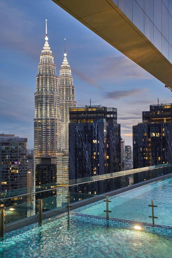 Royce Klcc, Center